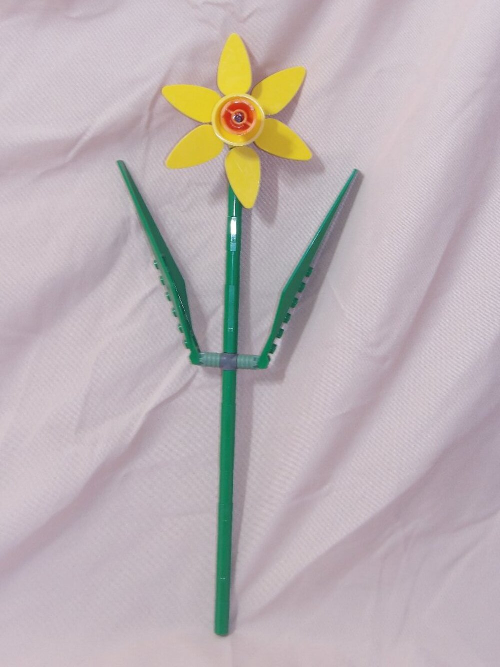 LEGO Botanical Flowers 1 pcs Daffodil Yellow - Individual Sale 40747 + Free Gift
